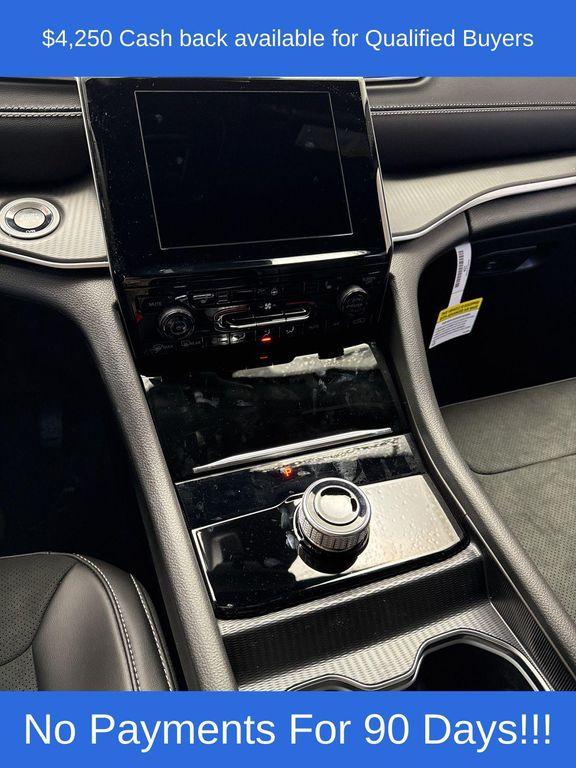 new 2025 Jeep Grand Cherokee car, priced at $41,975