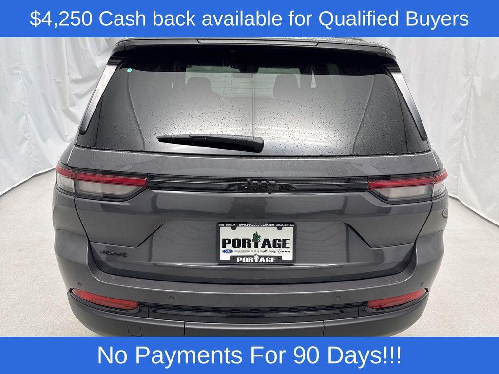 new 2025 Jeep Grand Cherokee car, priced at $41,975