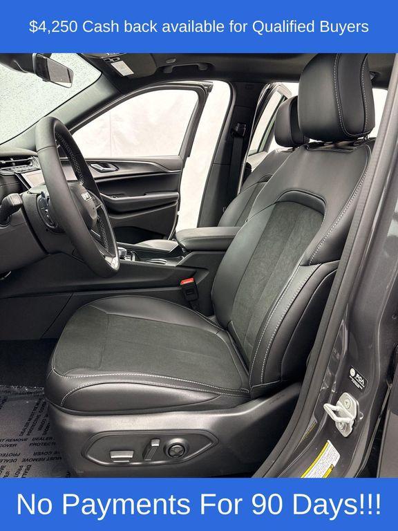 new 2025 Jeep Grand Cherokee car, priced at $41,975