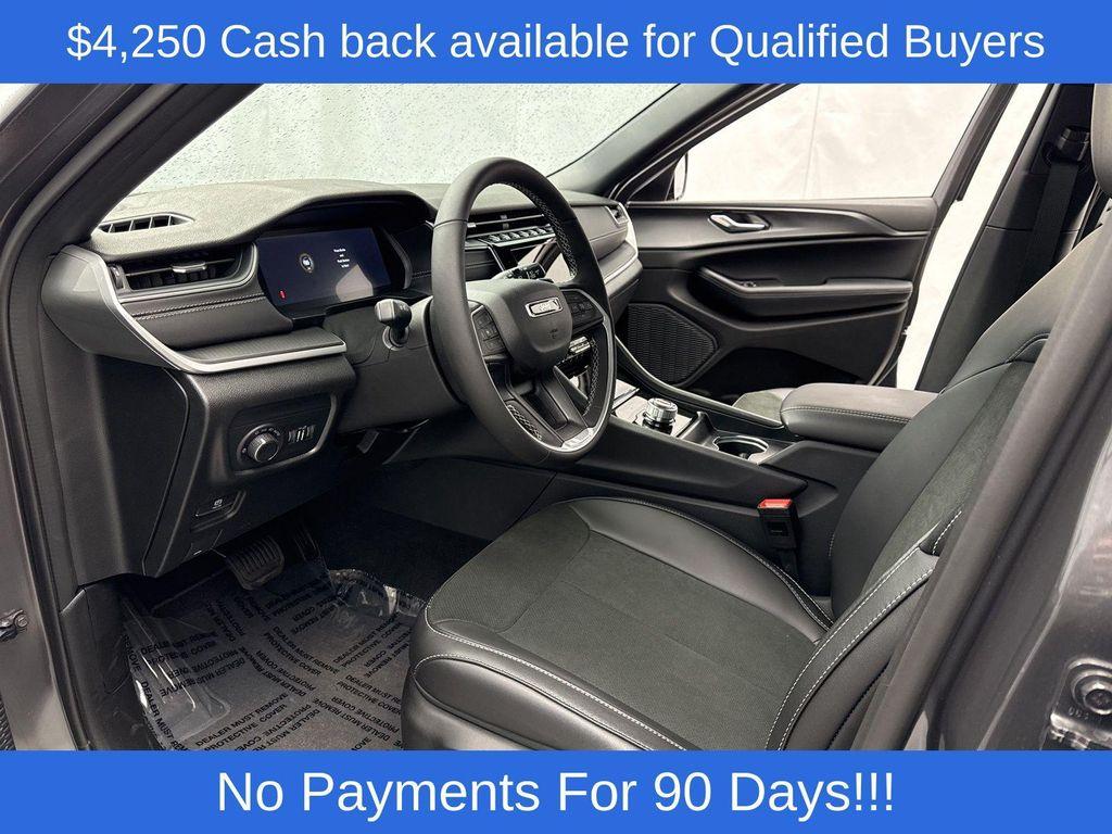 new 2025 Jeep Grand Cherokee car, priced at $41,975
