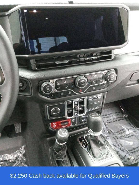 new 2025 Jeep Gladiator car, priced at $49,225