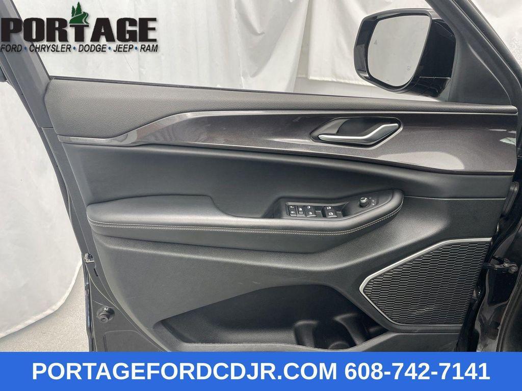 used 2022 Jeep Grand Cherokee car, priced at $30,998