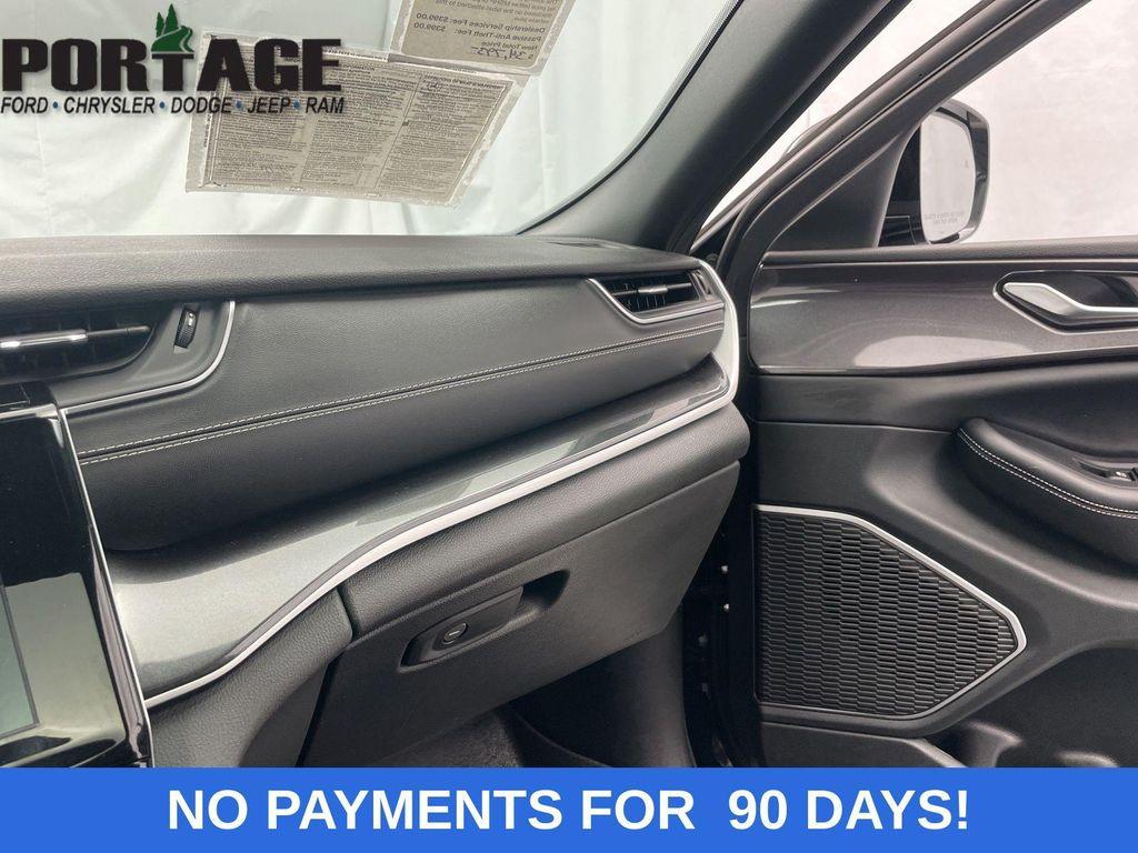 used 2022 Jeep Grand Cherokee car, priced at $29,998