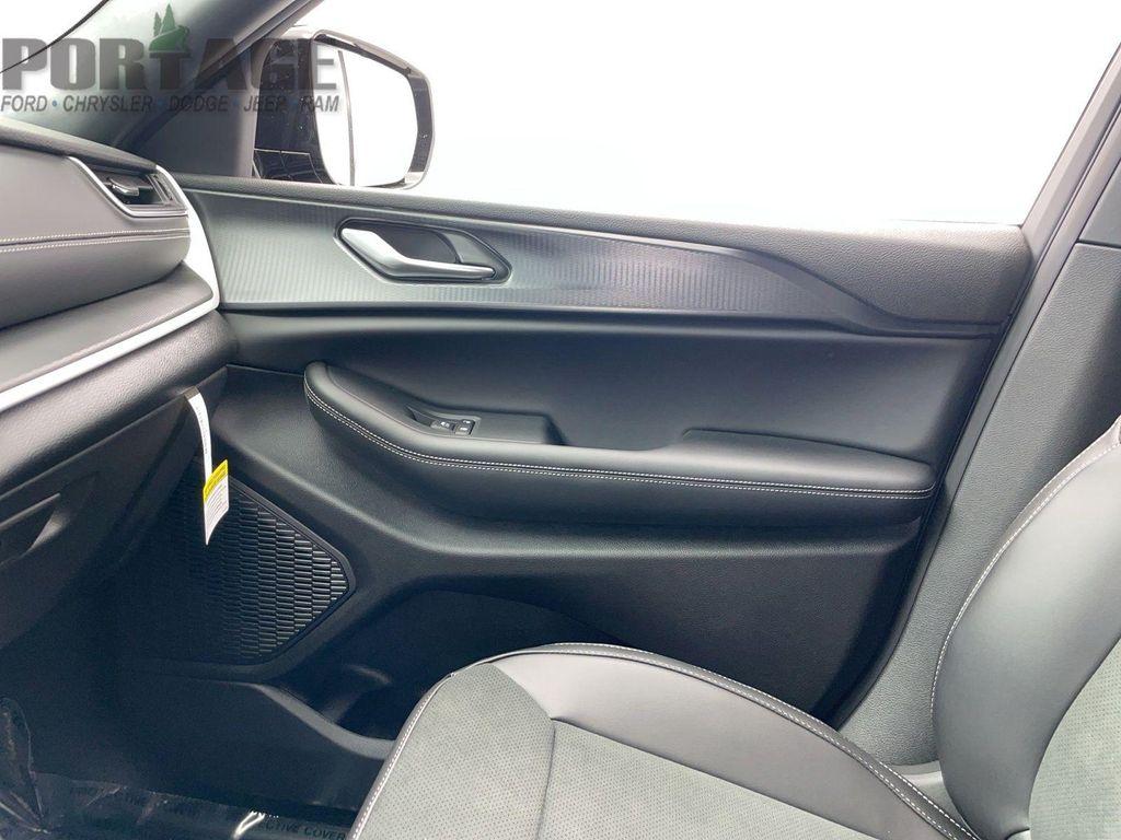 new 2025 Jeep Grand Cherokee L car, priced at $47,170