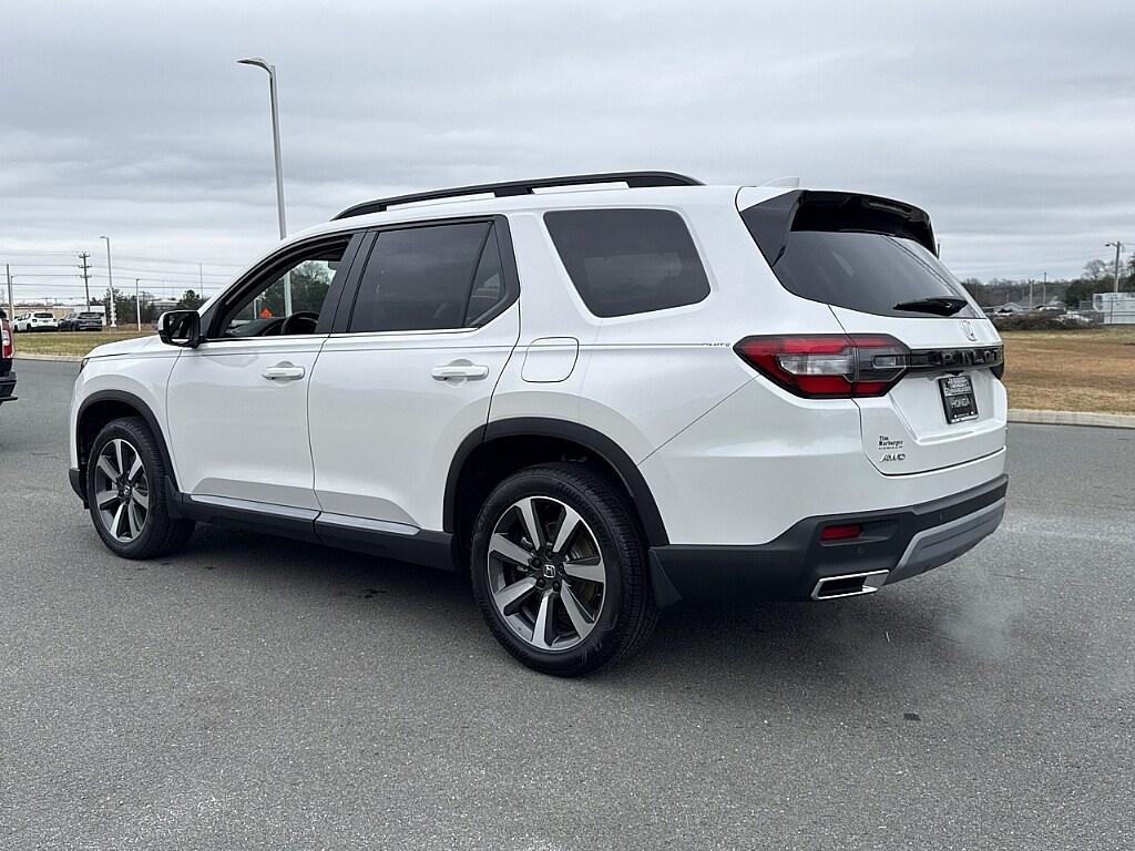 new 2025 Honda Pilot car, priced at $55,945