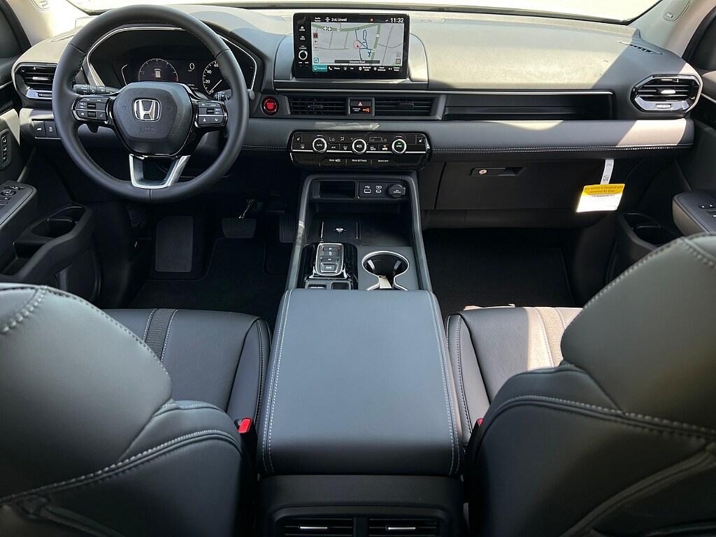 new 2025 Honda Pilot car, priced at $53,900