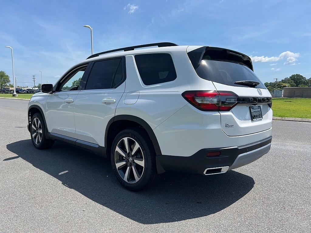 new 2025 Honda Pilot car, priced at $53,900