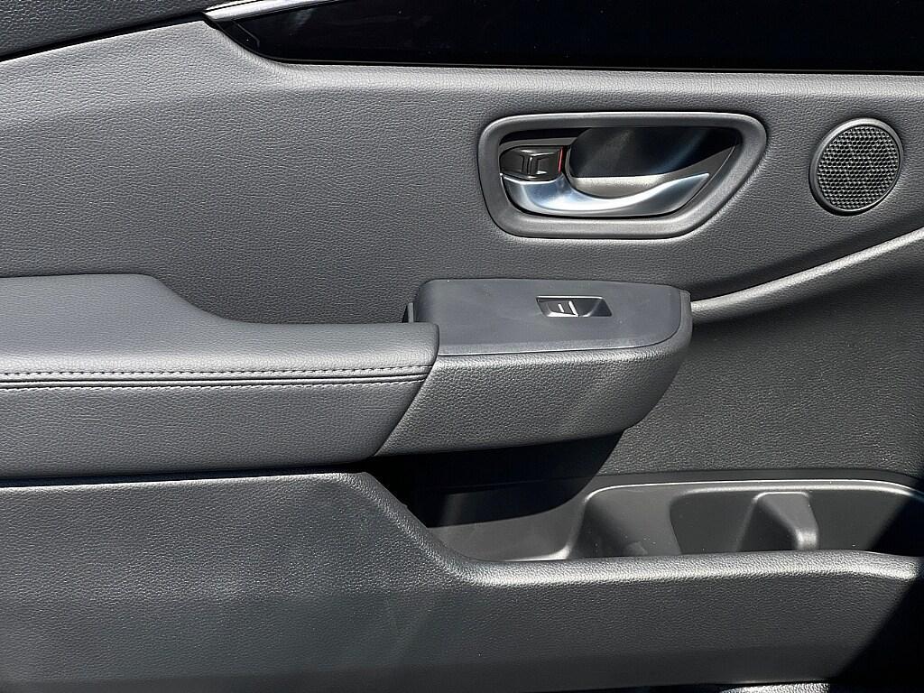 new 2025 Honda Pilot car, priced at $56,045