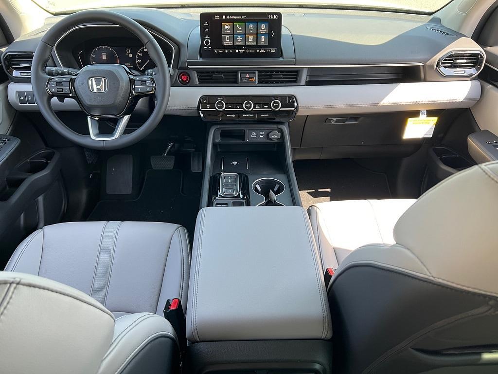 new 2025 Honda Pilot car, priced at $49,900