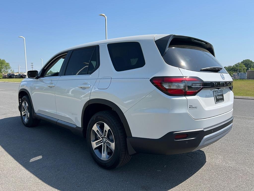 new 2025 Honda Pilot car, priced at $49,900