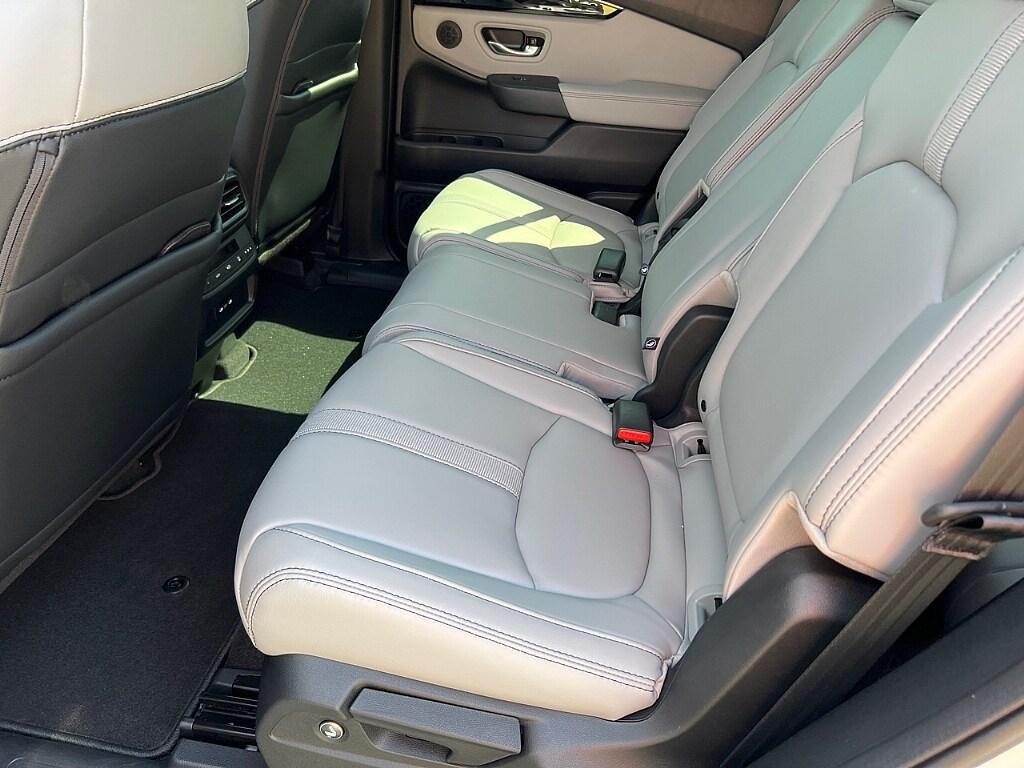 new 2025 Honda Pilot car, priced at $49,900