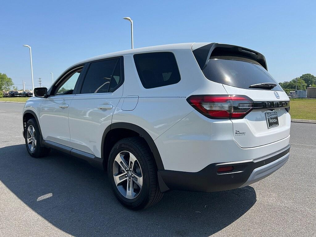 new 2025 Honda Pilot car, priced at $49,900