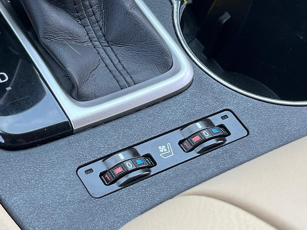 used 2019 Toyota Highlander car, priced at $30,517
