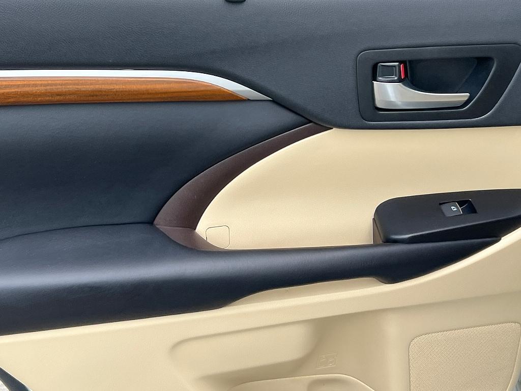 used 2019 Toyota Highlander car, priced at $30,517