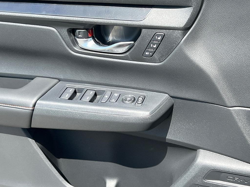 new 2025 Honda CR-V Hybrid car, priced at $43,995