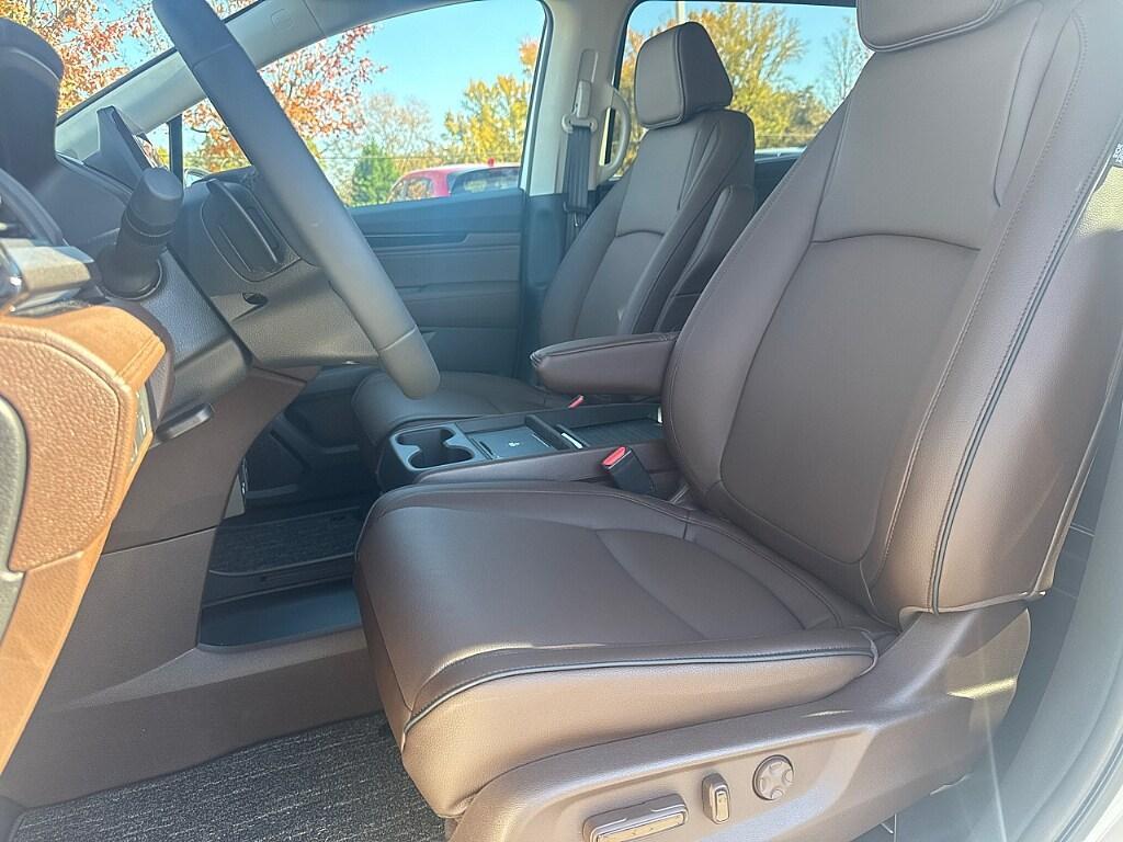 new 2026 Honda Odyssey car, priced at $53,940