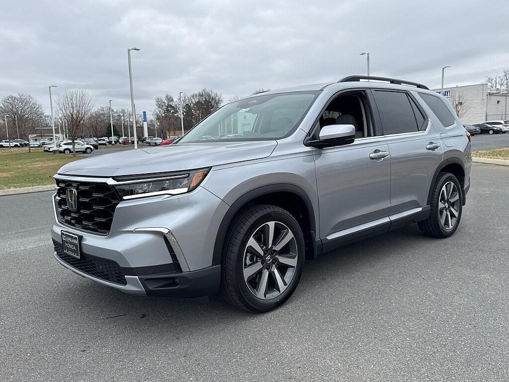 new 2025 Honda Pilot car, priced at $53,390