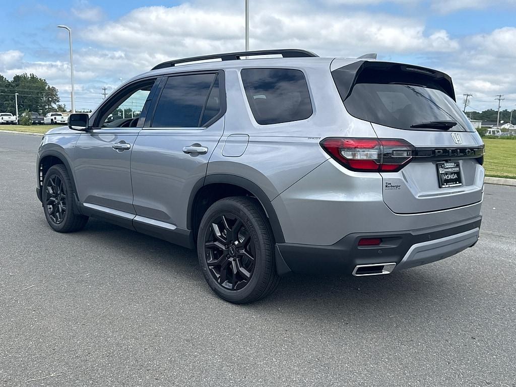 new 2025 Honda Pilot car, priced at $55,390