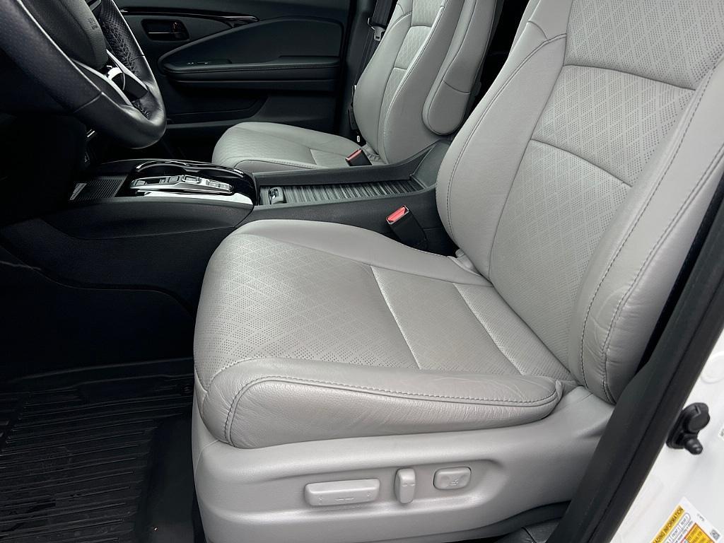 used 2022 Honda Passport car, priced at $32,187