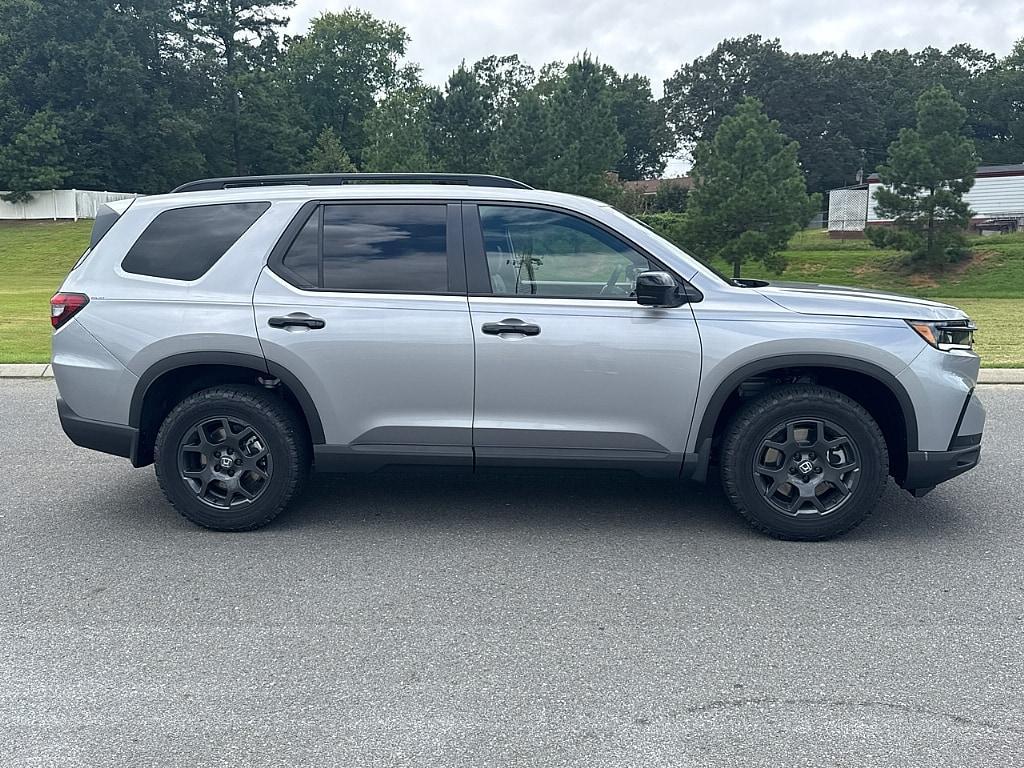 new 2025 Honda Pilot car, priced at $55,345