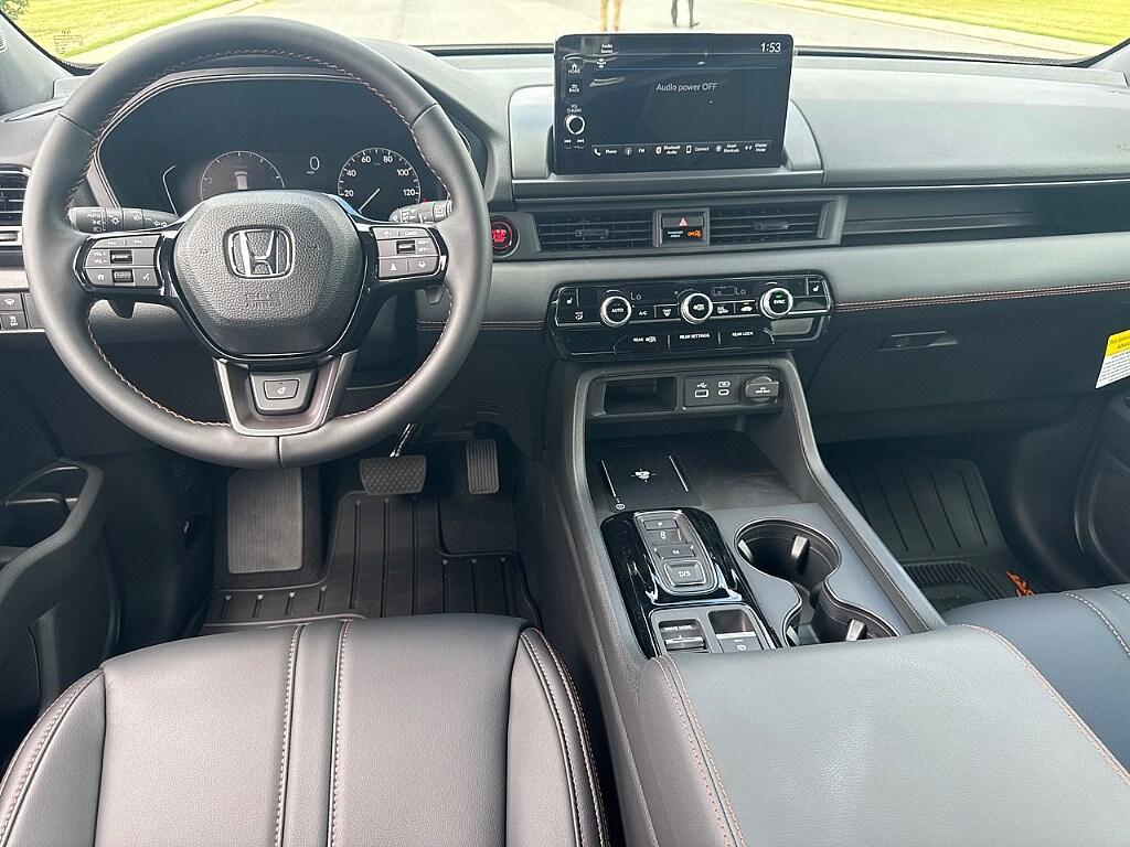new 2025 Honda Pilot car, priced at $55,345