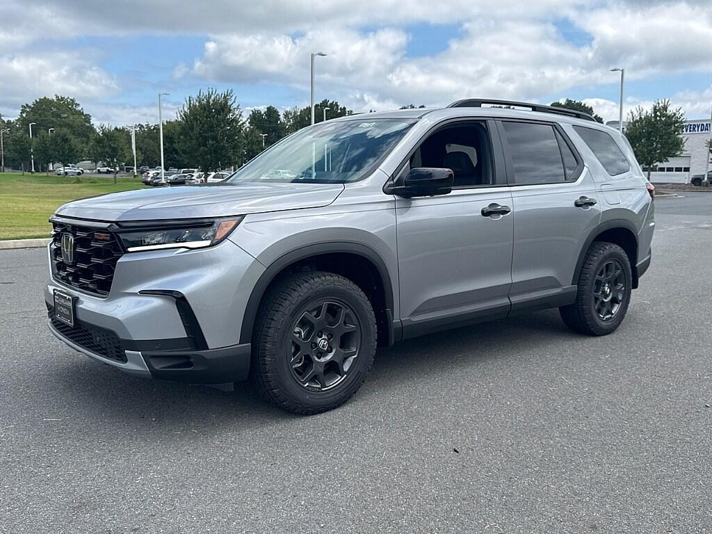 new 2025 Honda Pilot car, priced at $55,345