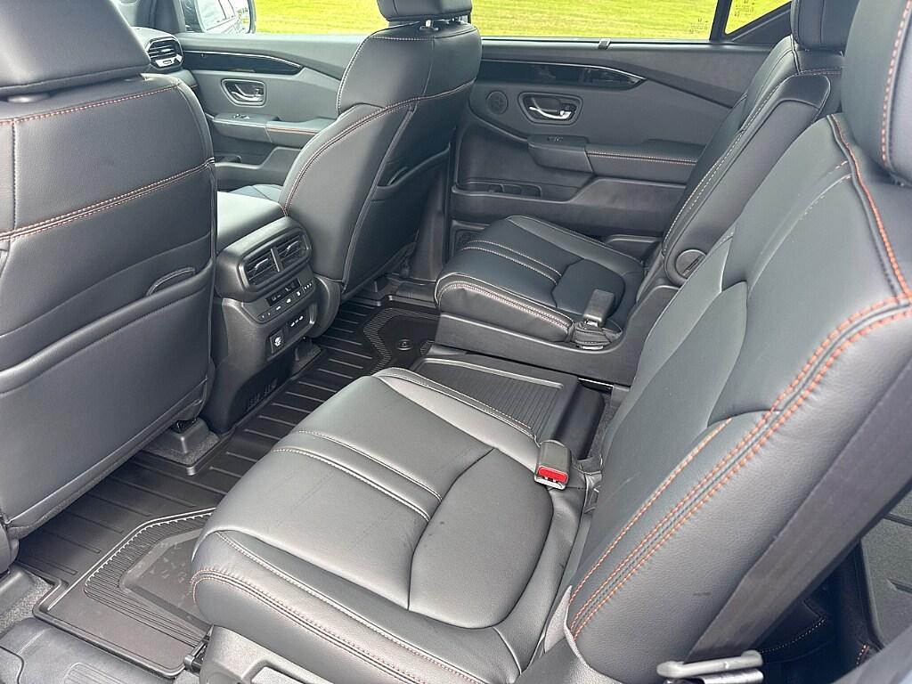 new 2025 Honda Pilot car, priced at $55,345