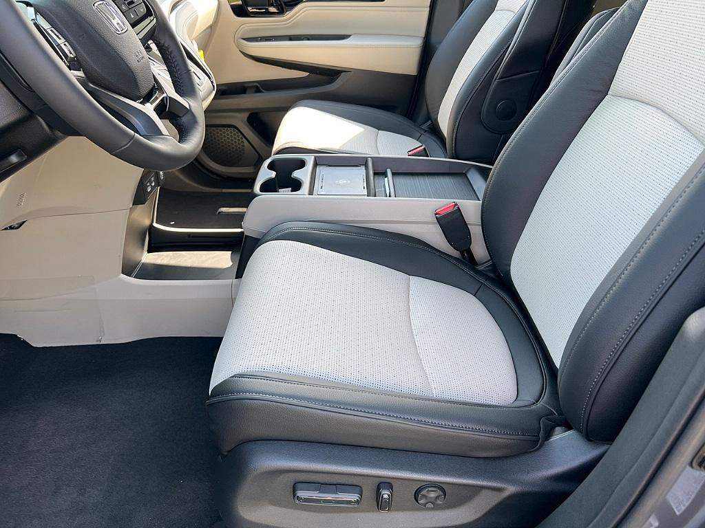 new 2025 Honda Odyssey car, priced at $57,125