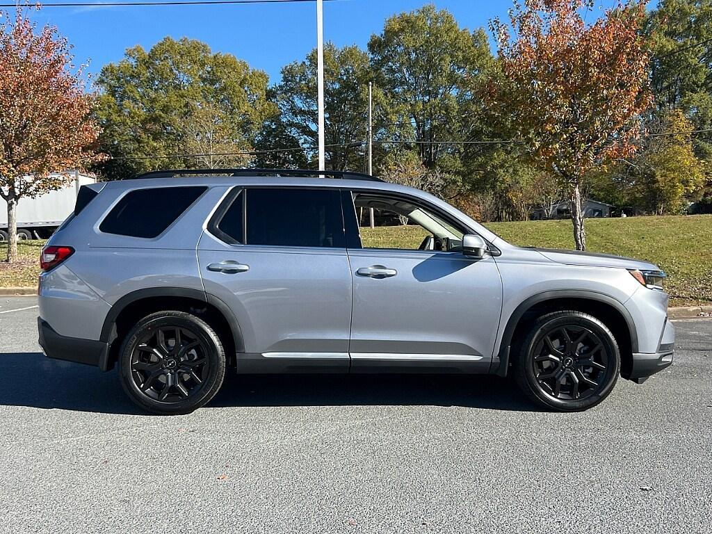 new 2025 Honda Pilot car, priced at $55,390