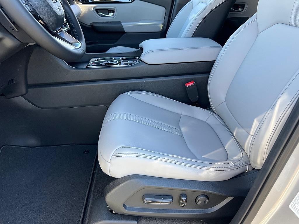 new 2025 Honda Pilot car, priced at $55,390