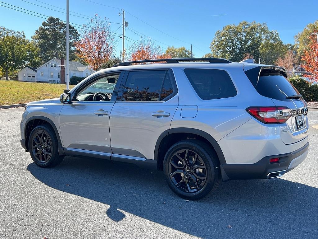 new 2025 Honda Pilot car, priced at $55,390