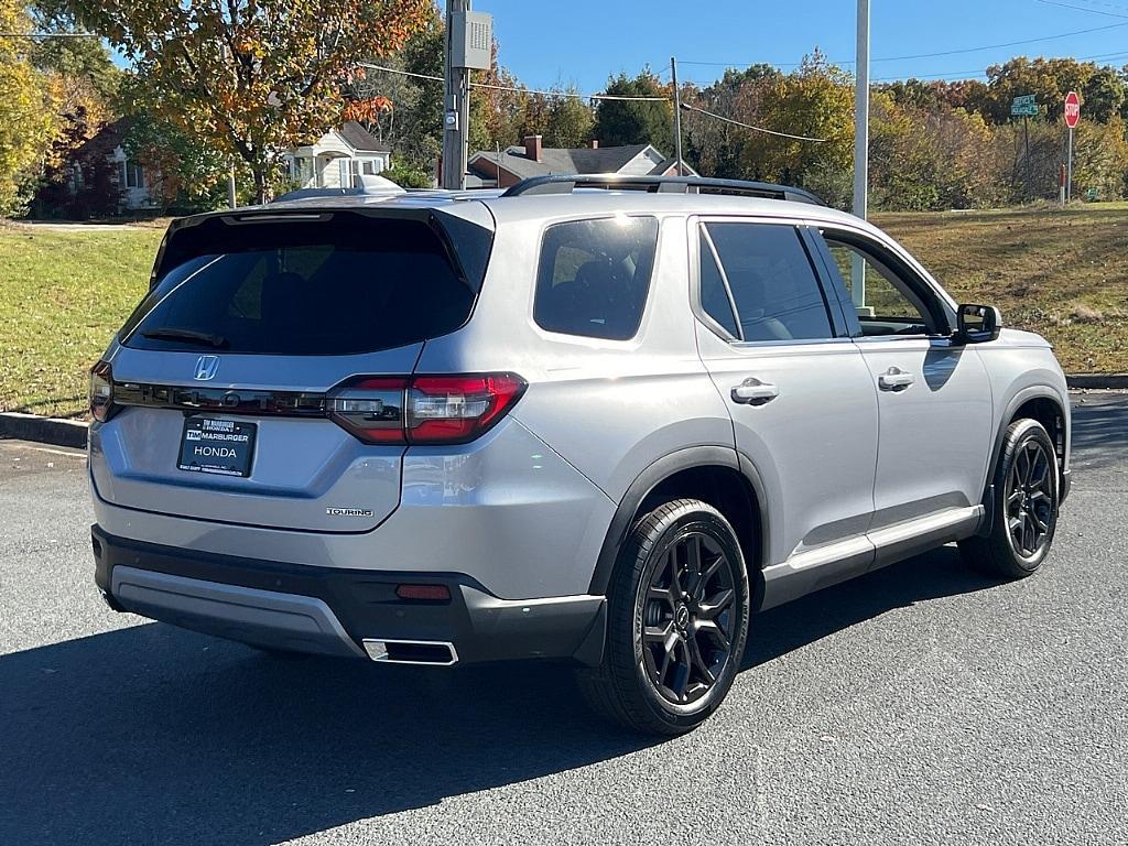 new 2025 Honda Pilot car, priced at $55,390