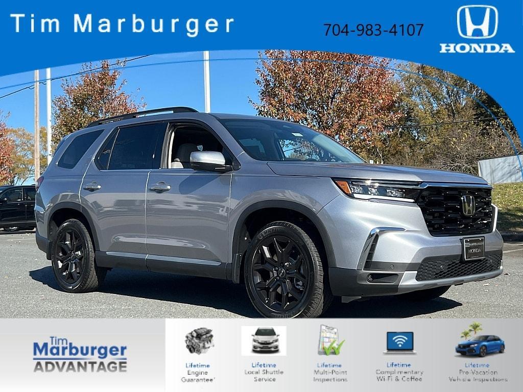new 2025 Honda Pilot car, priced at $55,390