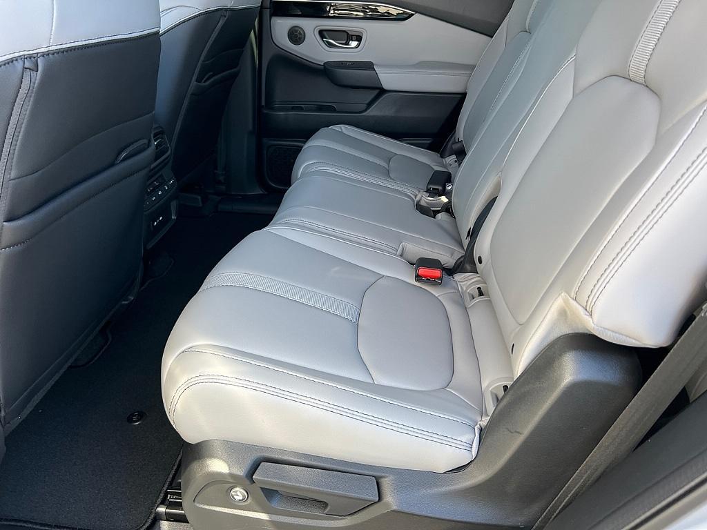 new 2025 Honda Pilot car, priced at $55,390