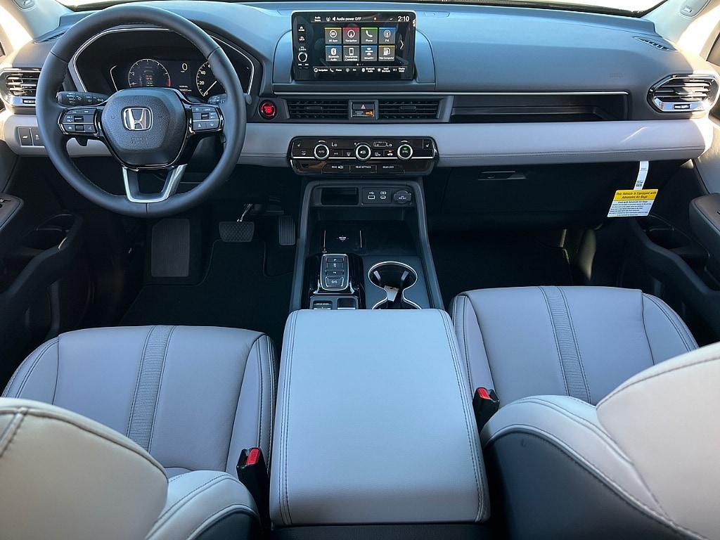 new 2025 Honda Pilot car, priced at $55,390