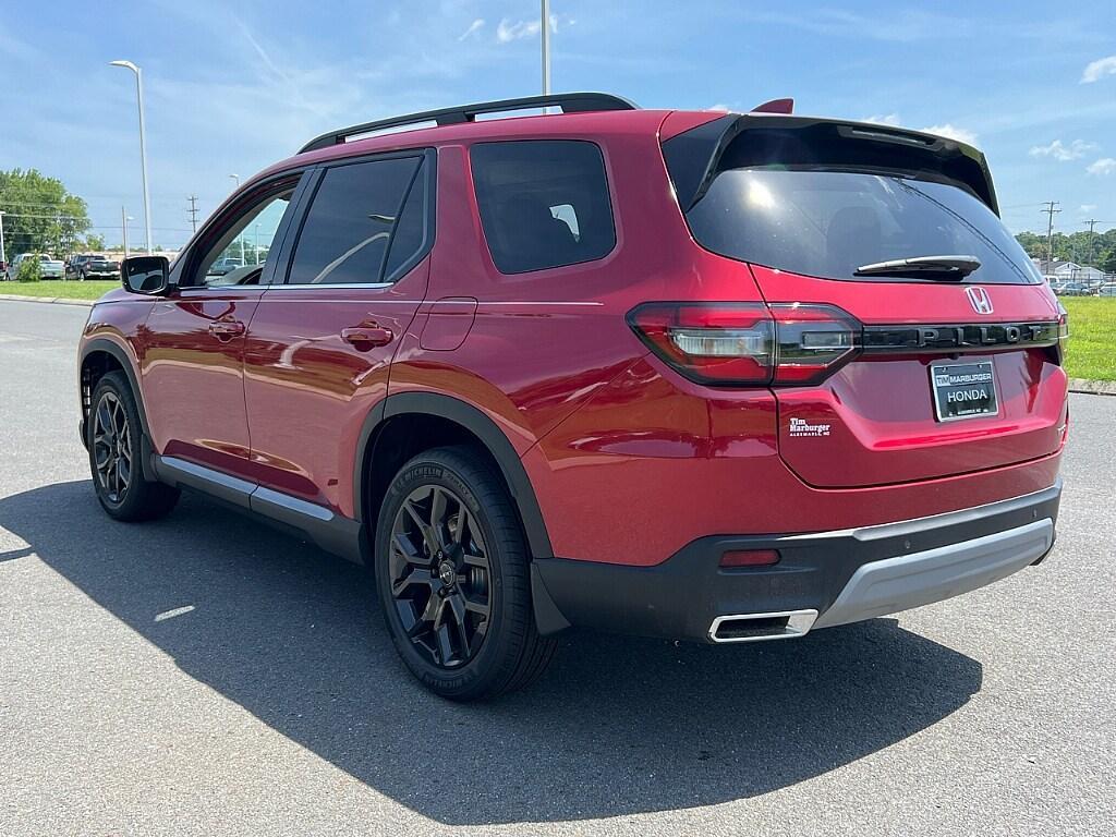 new 2025 Honda Pilot car, priced at $55,800