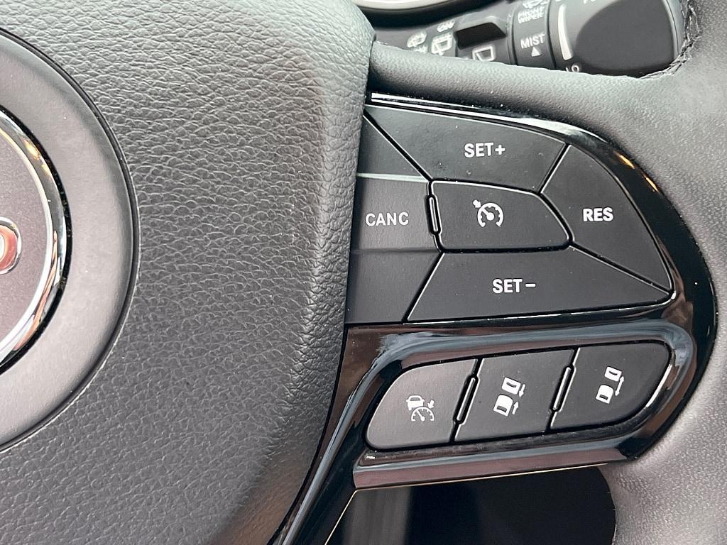 used 2023 Jeep Cherokee car, priced at $20,936