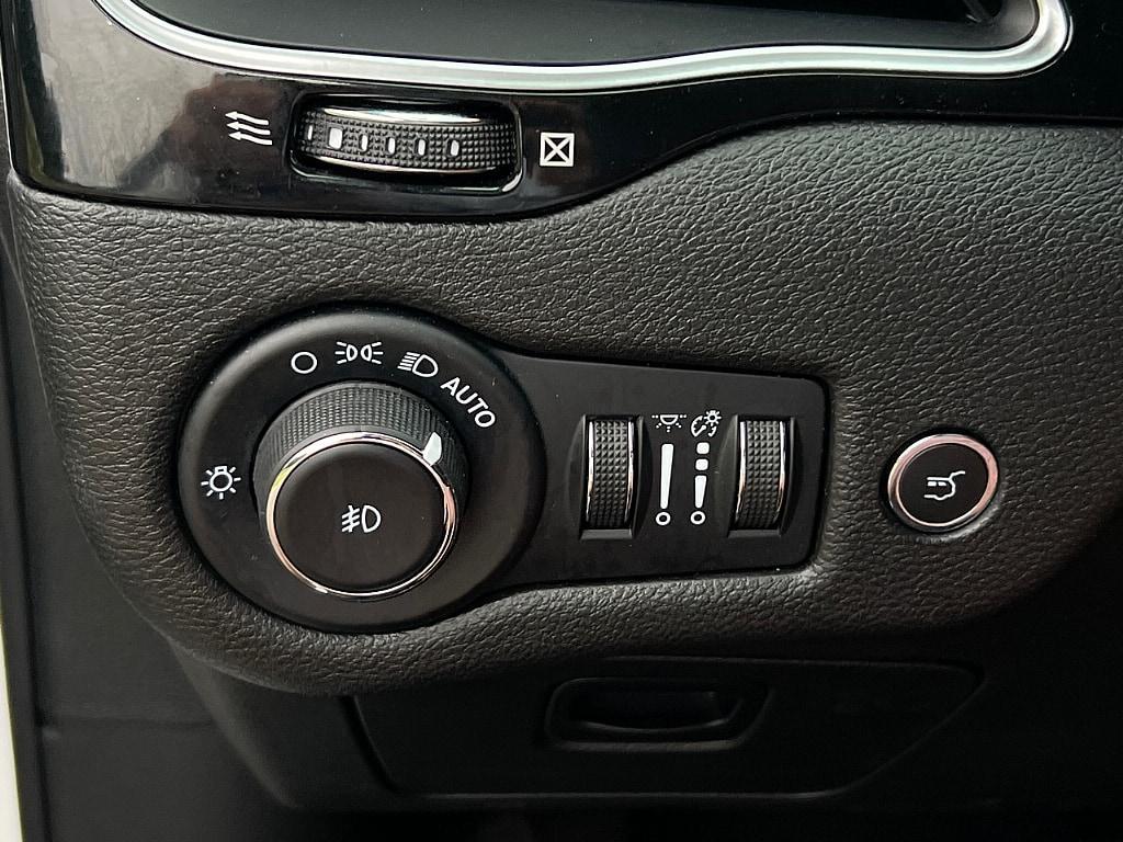 used 2023 Jeep Cherokee car, priced at $20,936