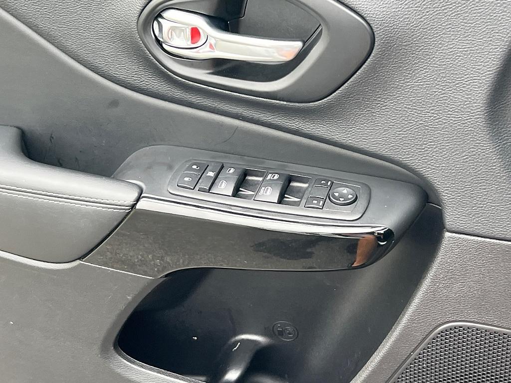 used 2023 Jeep Cherokee car, priced at $20,936