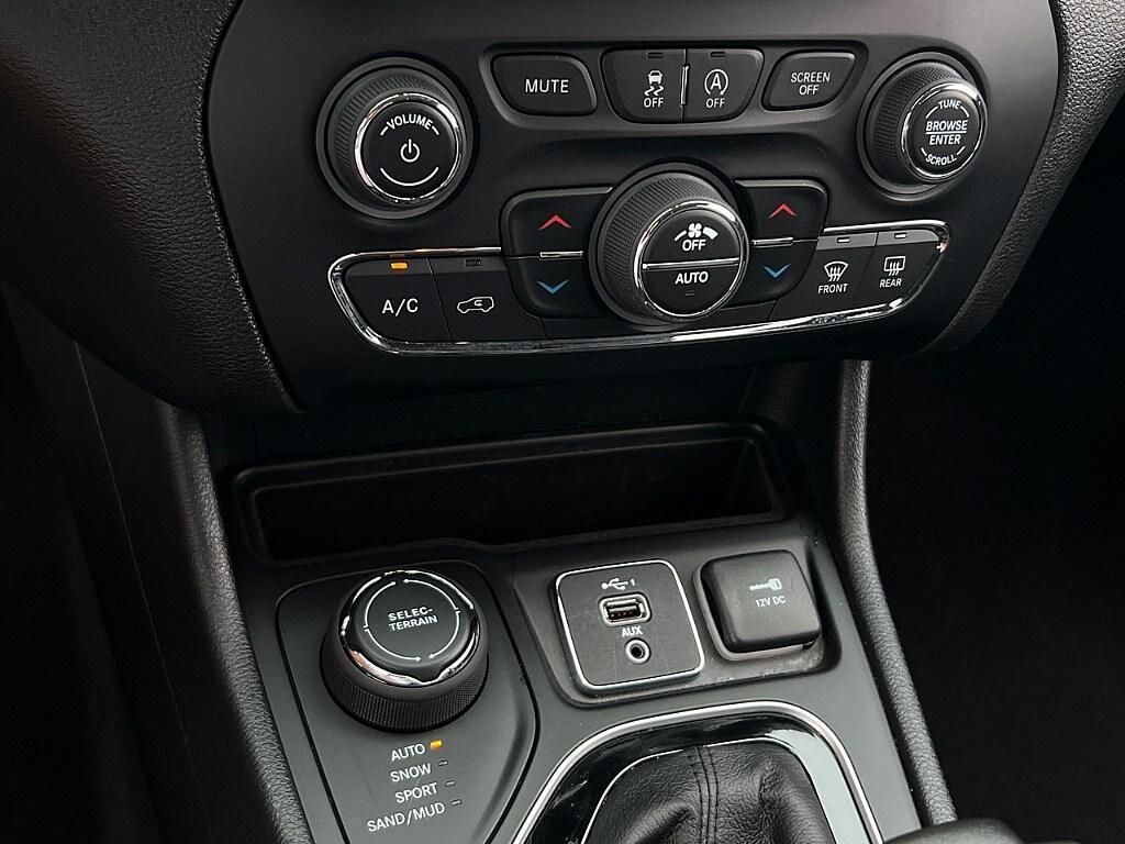 used 2023 Jeep Cherokee car, priced at $20,936