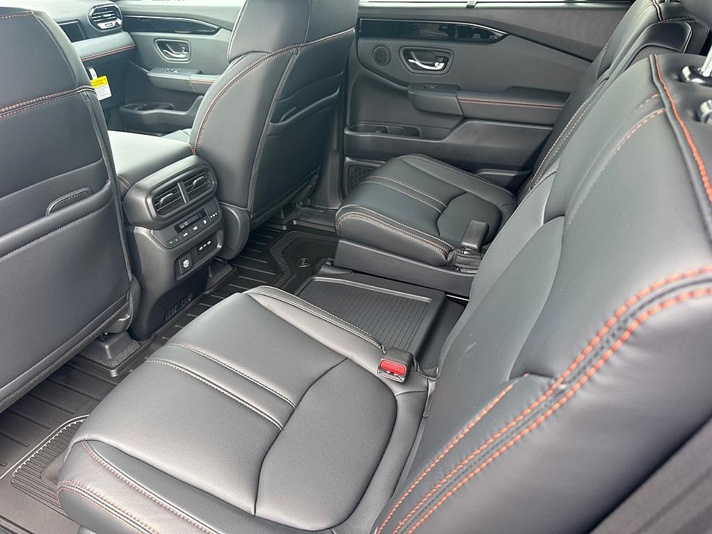 new 2025 Honda Pilot car, priced at $55,345