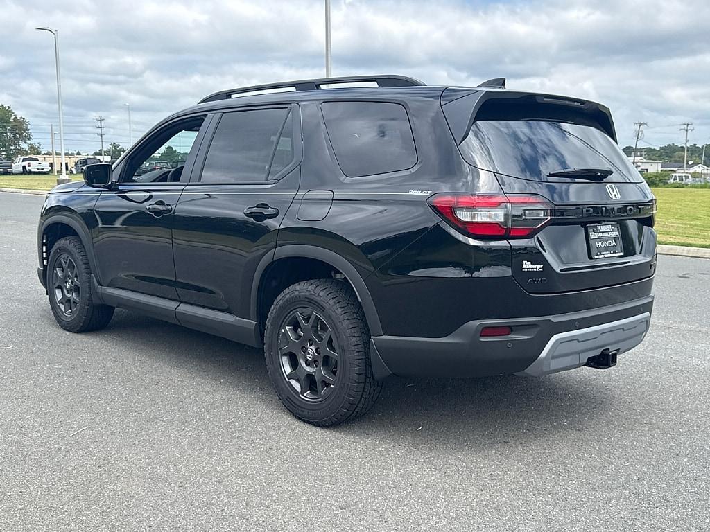 new 2025 Honda Pilot car, priced at $55,345