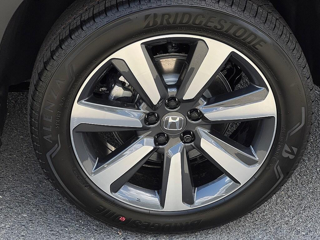 new 2025 Honda Pilot car, priced at $56,045