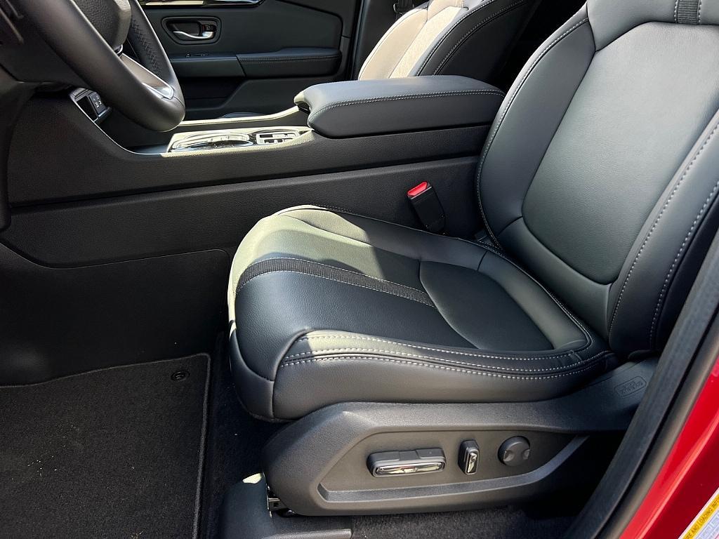 new 2025 Honda Pilot car, priced at $56,045