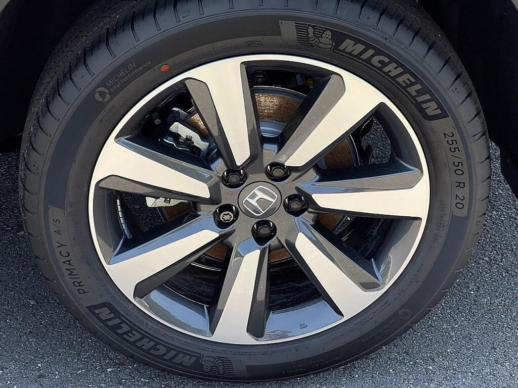 new 2025 Honda Pilot car, priced at $53,900
