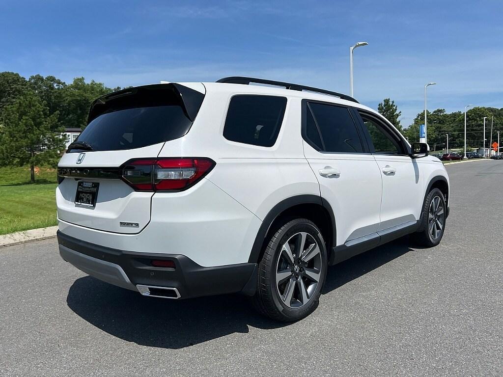 new 2025 Honda Pilot car, priced at $53,900