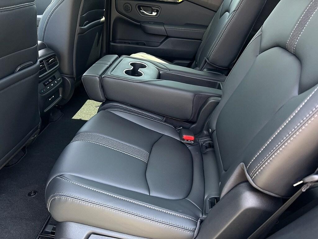 new 2025 Honda Pilot car, priced at $53,900