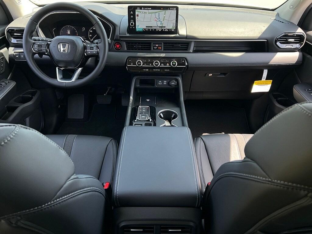 new 2025 Honda Pilot car, priced at $53,900