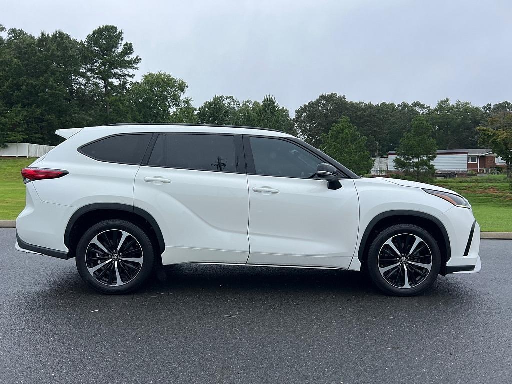 used 2021 Toyota Highlander car, priced at $31,734