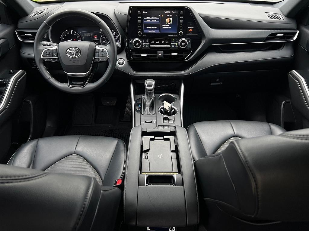 used 2021 Toyota Highlander car, priced at $31,734
